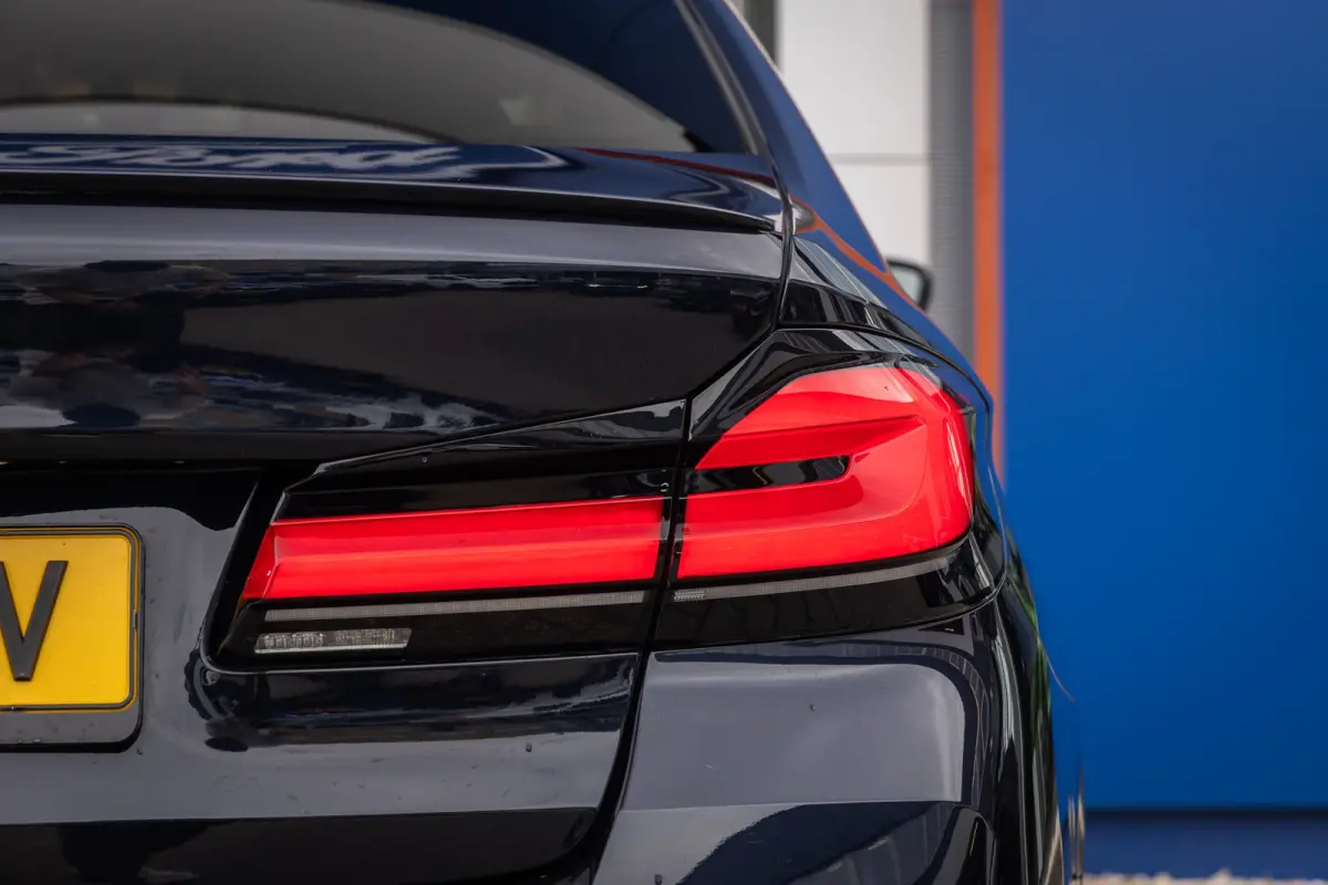 530e M-sport | Pano | 20'' | SOH 96% | Leder | M-pakket | Harman/kardon | Head-up | Elektrisch verstelb. bestuurdersstoel | Apple Carplay/Android Auto | Achteruitrijcamera | Apple Carplay/An