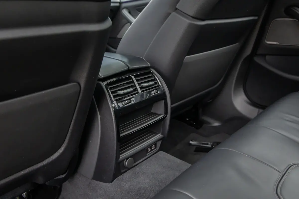 530e M-sport | Pano | 20'' | SOH 96% | Leder | M-pakket | Harman/kardon | Head-up | Elektrisch verstelb. bestuurdersstoel | Apple Carplay/Android Auto | Achteruitrijcamera | Apple Carplay/An