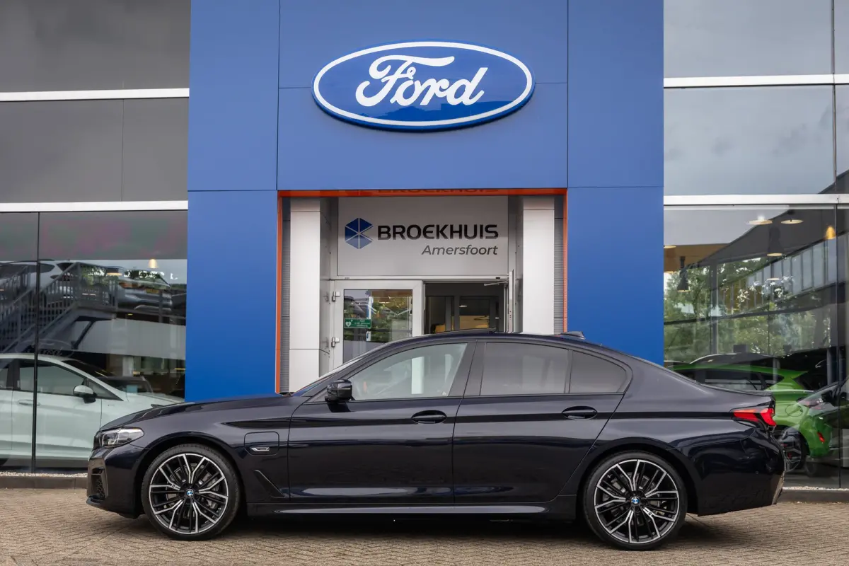530e M-sport | Pano | 20'' | SOH 96% | Leder | M-pakket | Harman/kardon | Head-up | Elektrisch verstelb. bestuurdersstoel | Apple Carplay/Android Auto | Achteruitrijcamera | Apple Carplay/An
