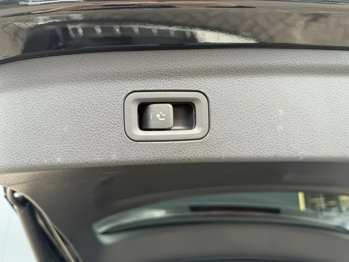 400 e 4MATIC AMG Line Premium + 22"/Airmatic/Panoramadak/Burmester /Trekhaak/Leder + memory/Stuur + stoelverwarming v+a/Stoelkoeling/Head-up/Keyless/360 camera