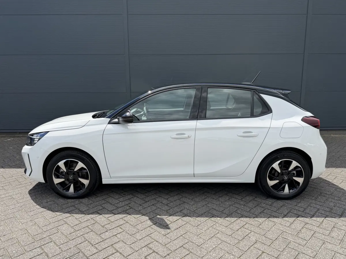 Electric Ultimate 50 kWh (Camera - LED - Automatische Airco - Alcantara - Stoel-/- Stuurverwarming - Navigatie via APP - Parkeersensoren V+A - Two Tone - Dodehoekdetectie)