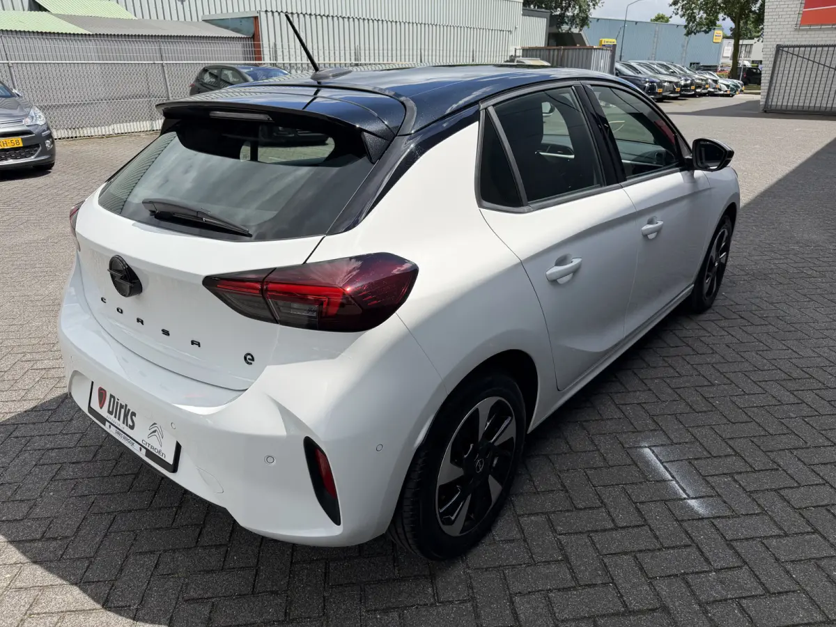 Electric Ultimate 50 kWh (Camera - LED - Automatische Airco - Alcantara - Stoel-/- Stuurverwarming - Navigatie via APP - Parkeersensoren V+A - Two Tone - Dodehoekdetectie)