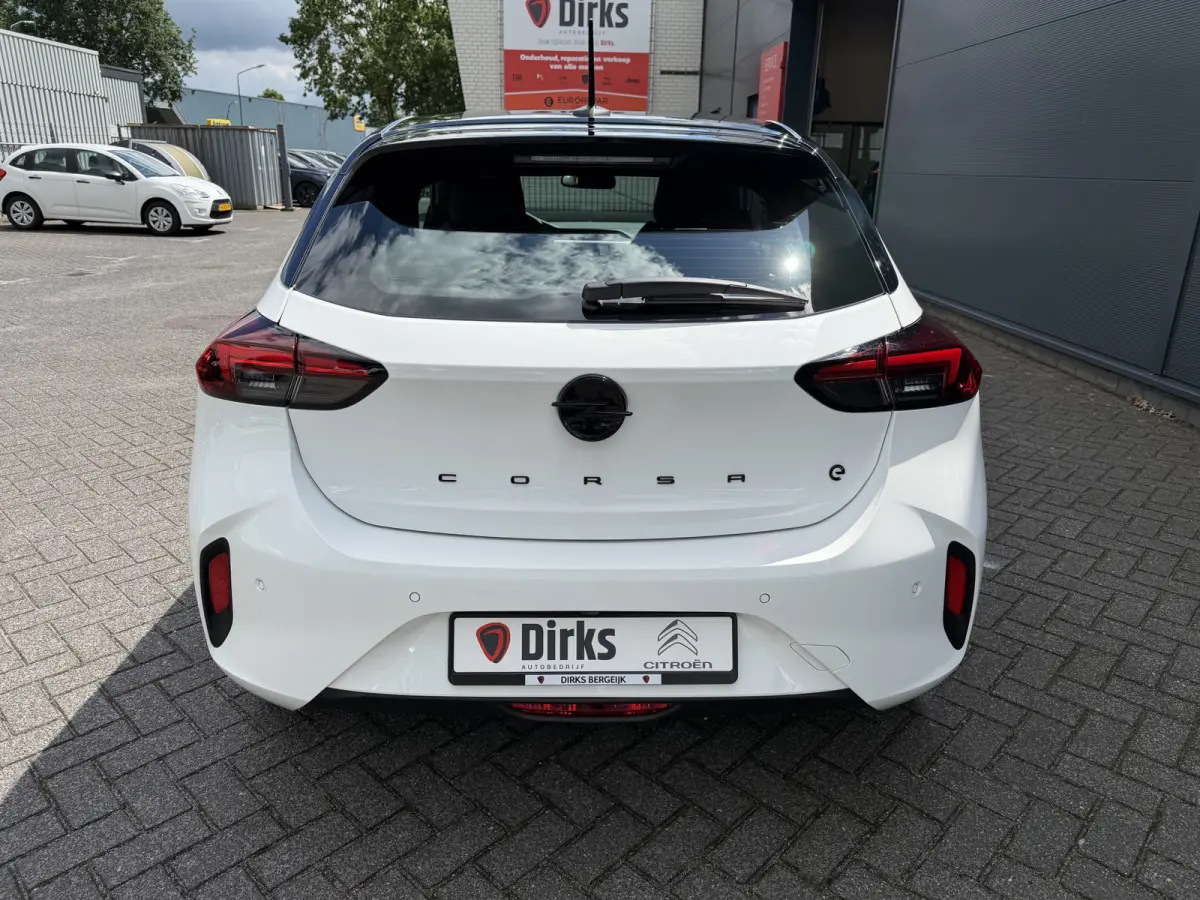 Electric Ultimate 50 kWh (Camera - LED - Automatische Airco - Alcantara - Stoel-/- Stuurverwarming - Navigatie via APP - Parkeersensoren V+A - Two Tone - Dodehoekdetectie)
