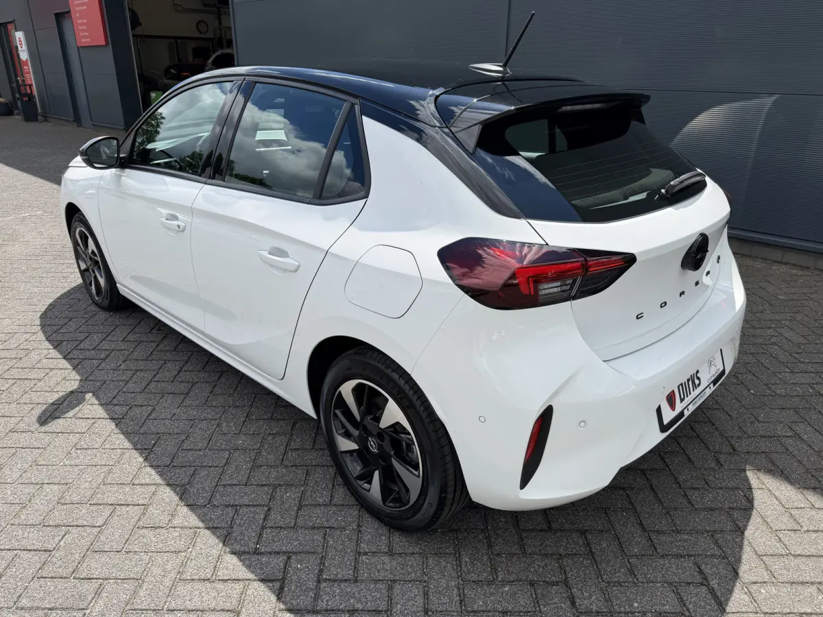 Electric Ultimate 50 kWh (Camera - LED - Automatische Airco - Alcantara - Stoel-/- Stuurverwarming - Navigatie via APP - Parkeersensoren V+A - Two Tone - Dodehoekdetectie)