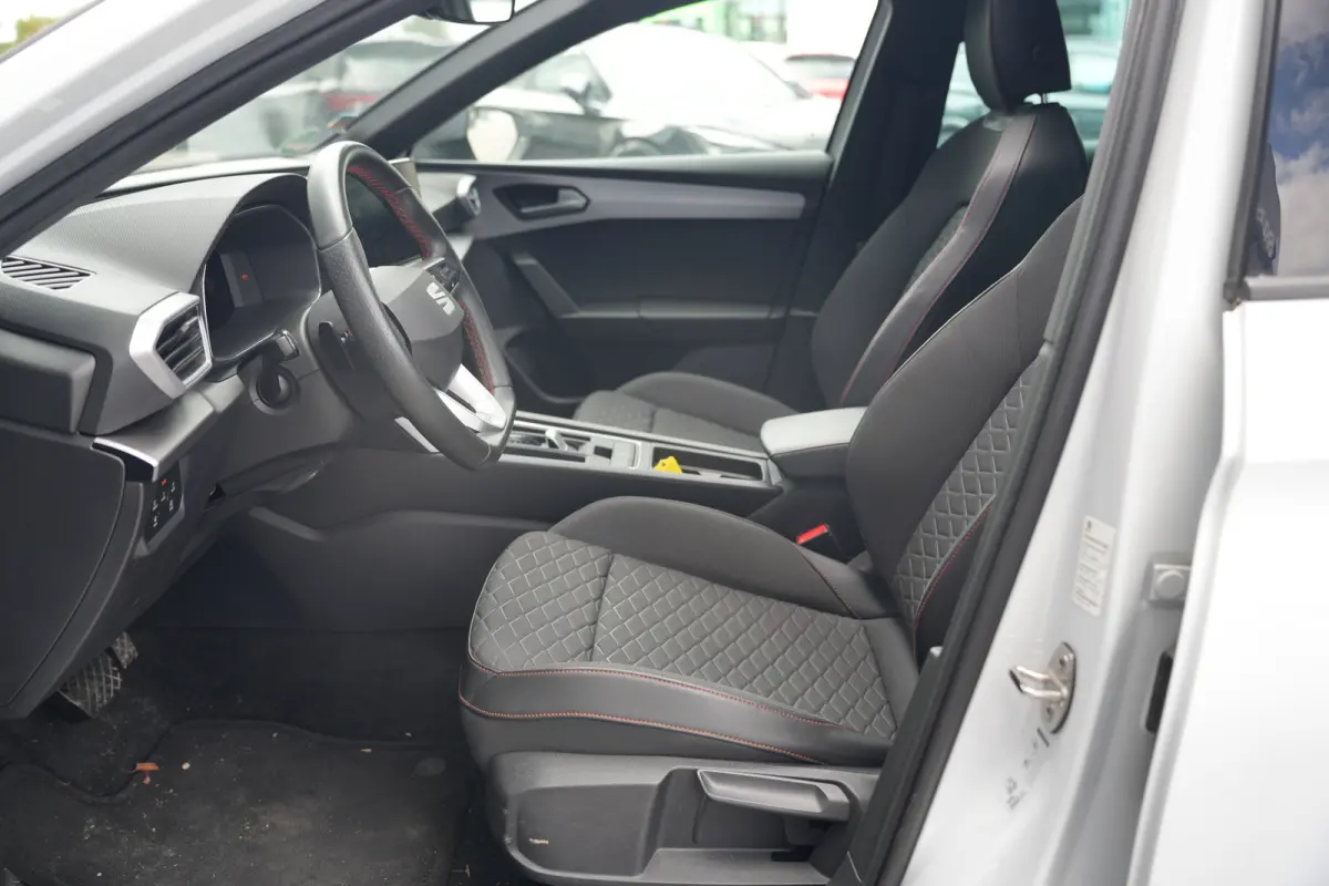 1.4 TSI eHybrid 204pk FR | Panoramadak | Camera | Dodehoeksensor | 17" | Adaptive Cruise
