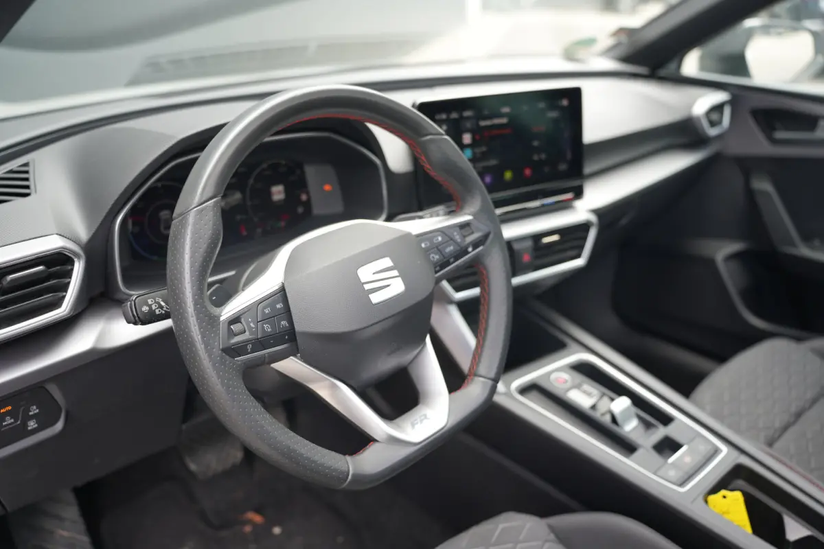 1.4 TSI eHybrid 204pk FR | Panoramadak | Camera | Dodehoeksensor | 17" | Adaptive Cruise