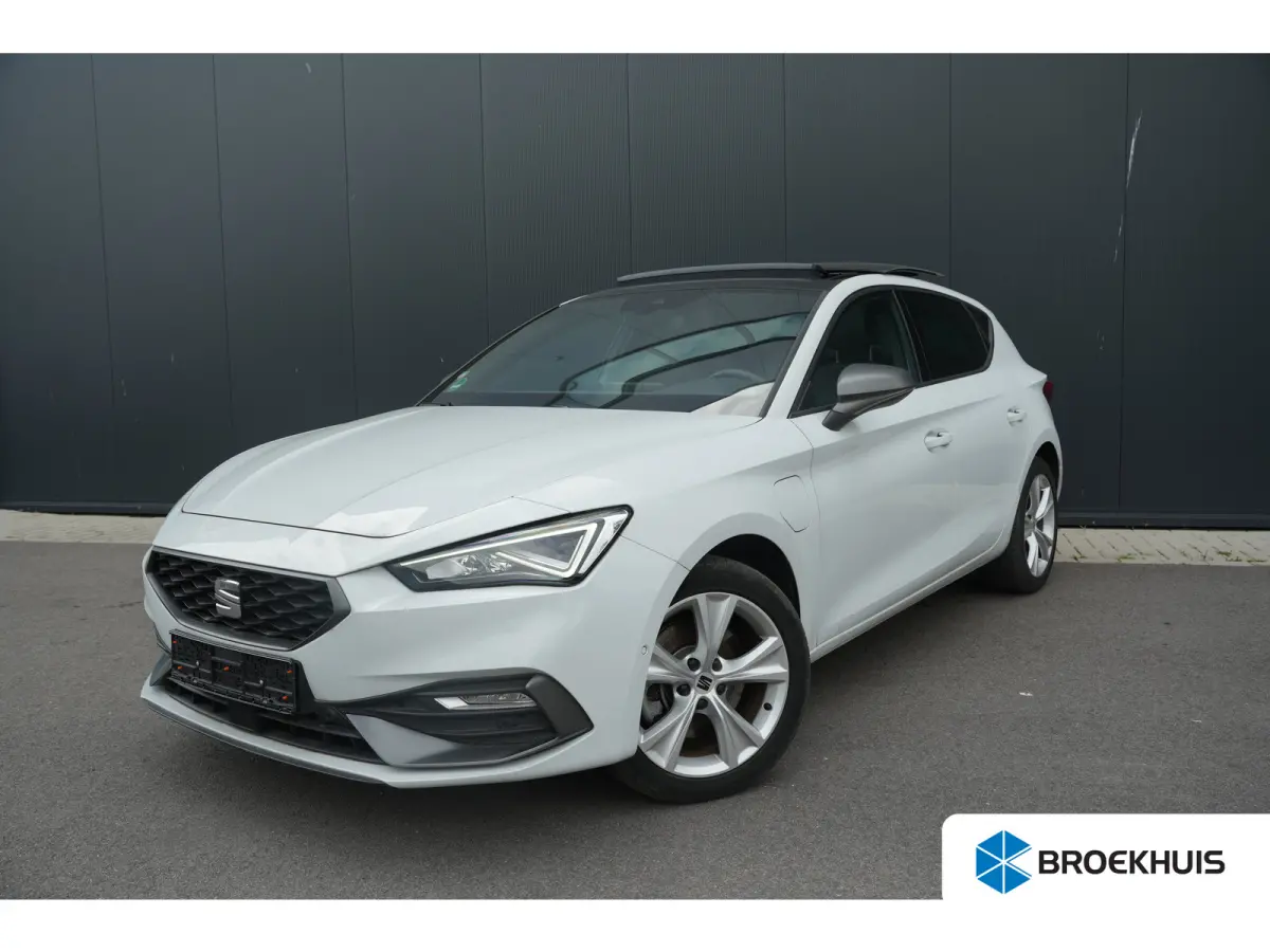 1.4 TSI eHybrid 204pk FR | Panoramadak | Camera | Dodehoeksensor | 17" | Adaptive Cruise