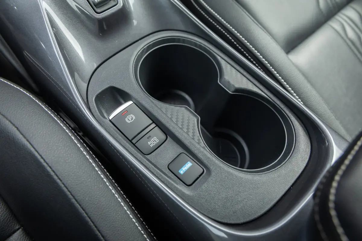 1.6 Hybrid Tekna | BOSE | 360 camera | Cruise adaptief | Leder | Apple Carplay/Android Auto | Dodehoekdetectie met correctie | Volledig digitaal dashboard | Apple Carplay/Android Auto|telefo