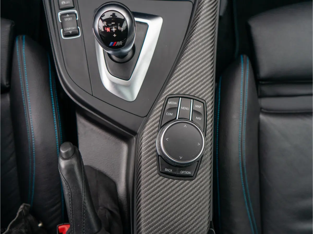 M2 DCT 370PK NIEUWSTAAT I NL-AUTO I NAP I DEALER-ONDERHOUDEN I I 19" I Harman kardon I Leer I Schuifdak I Memory I Camera I Led I Carplay I Carbon I