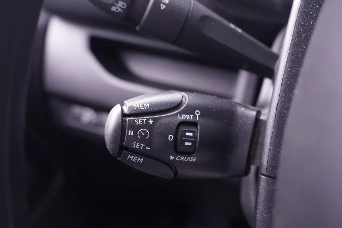 1.5 Multijet 102 pk L3 Airco, Apple Carplay Cruise control, Laadruimte Pakket, PDC achter, 3-Zits