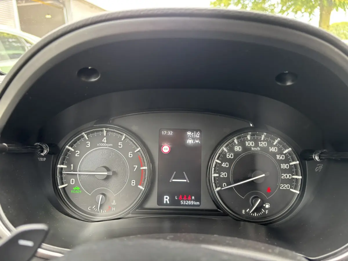 1.5 Hybrid Select / Allseason Banden / Navi / Stoelverwarming / Applecarplay/AndroidAuto /