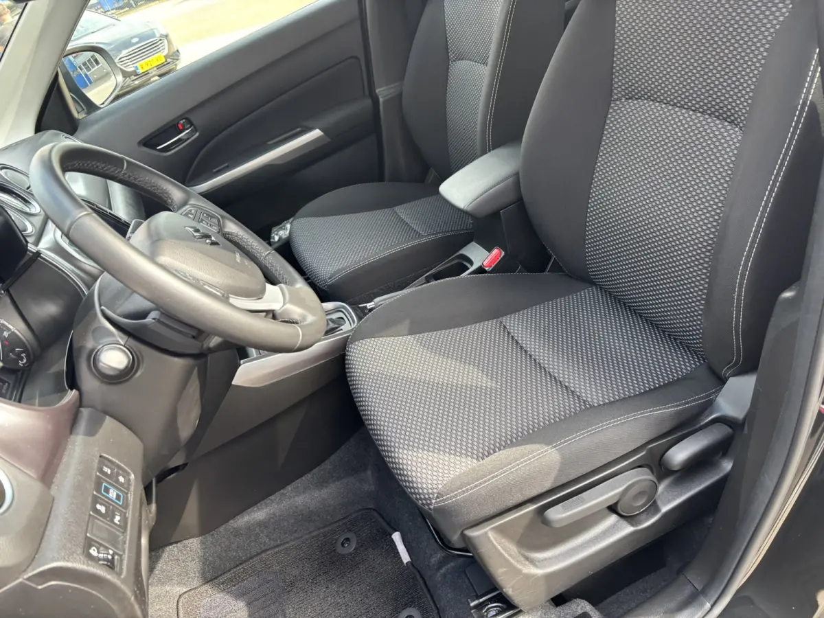1.5 Hybrid Select / Allseason Banden / Navi / Stoelverwarming / Applecarplay/AndroidAuto /