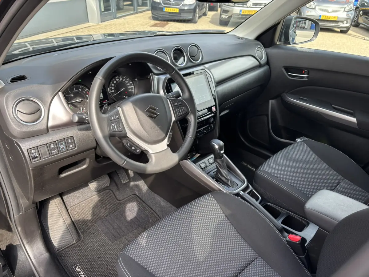 1.5 Hybrid Select / Allseason Banden / Navi / Stoelverwarming / Applecarplay/AndroidAuto /