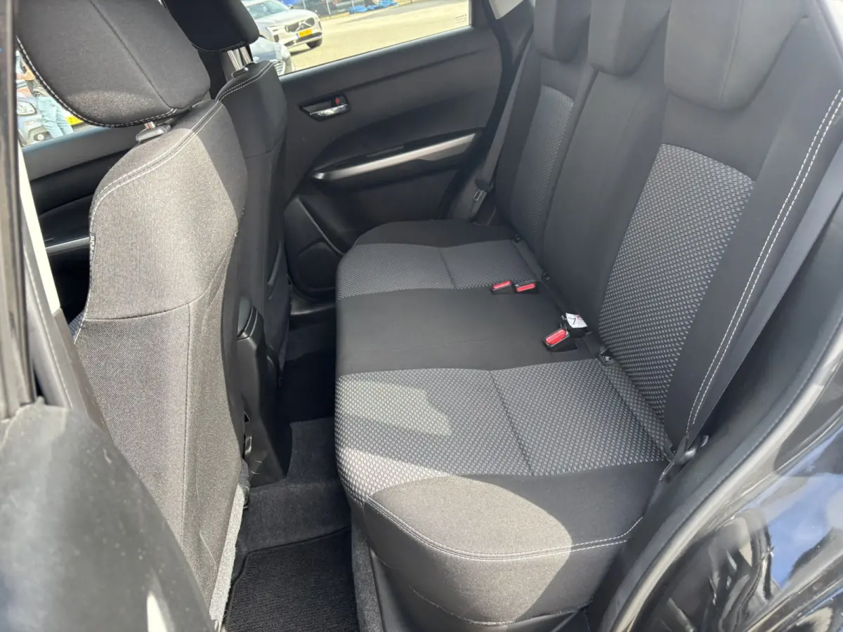 1.5 Hybrid Select / Allseason Banden / Navi / Stoelverwarming / Applecarplay/AndroidAuto /