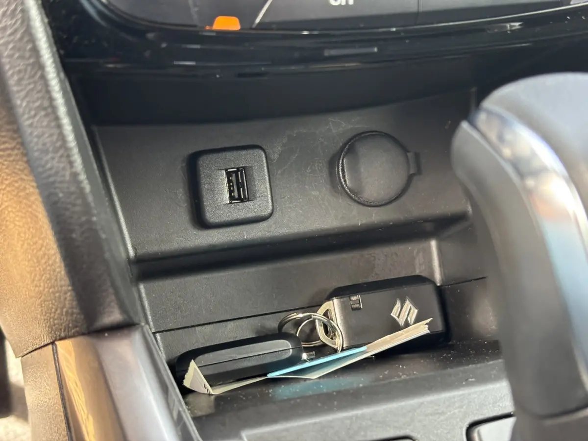 1.5 Hybrid Select / Allseason Banden / Navi / Stoelverwarming / Applecarplay/AndroidAuto /