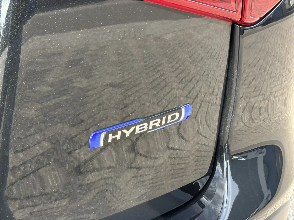 1.5 Hybrid Select / Allseason Banden / Navi / Stoelverwarming / Applecarplay/AndroidAuto /