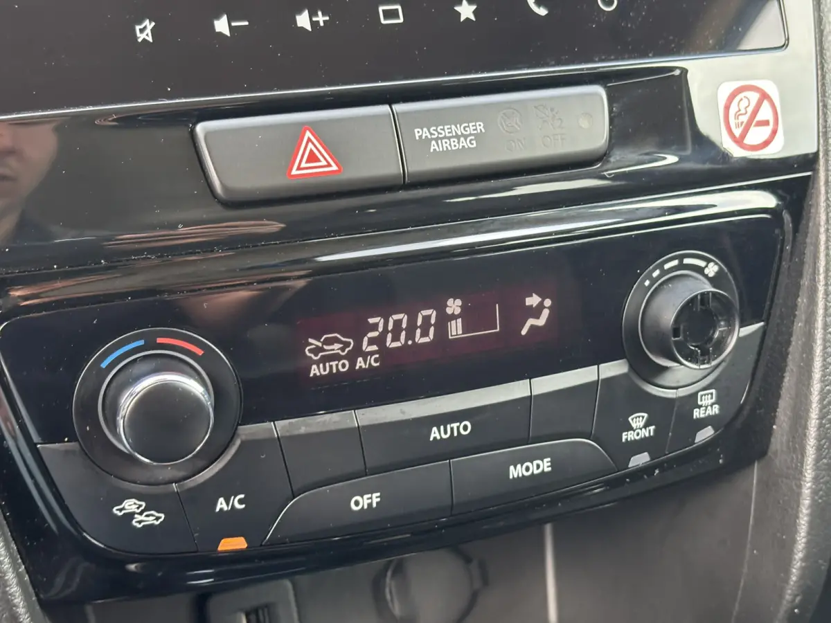1.5 Hybrid Select / Allseason Banden / Navi / Stoelverwarming / Applecarplay/AndroidAuto /