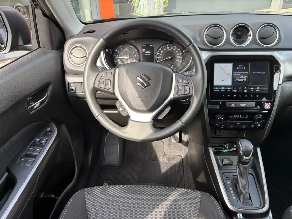 1.5 Hybrid Select / Allseason Banden / Navi / Stoelverwarming / Applecarplay/AndroidAuto /
