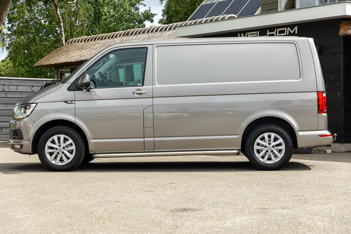 2.0 TDI L1H1 Highline Trekhaak I Leder I 3 Zits I Sidebars I Airco I Cruise I Camera I Android I PDC