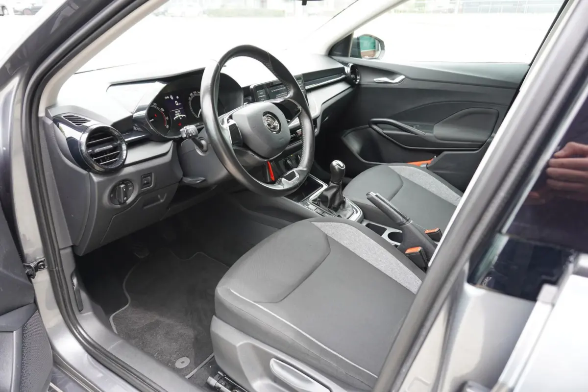 1.0 TSI 95pk Active | LaneAssist | Airco | DAB | VermoeidheidsHerkenning