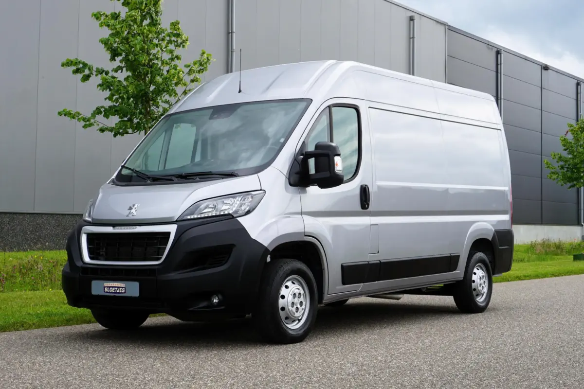 335 2.2 BlueHDi 140 L2H2 Premium in Topstaat |1e eigenaar |Camera |Cruise |Navi |140 pk |3500 KG |BPM vrij |Mooie camperbasis |Metallic lak |Parkeersensoren |EURO6D