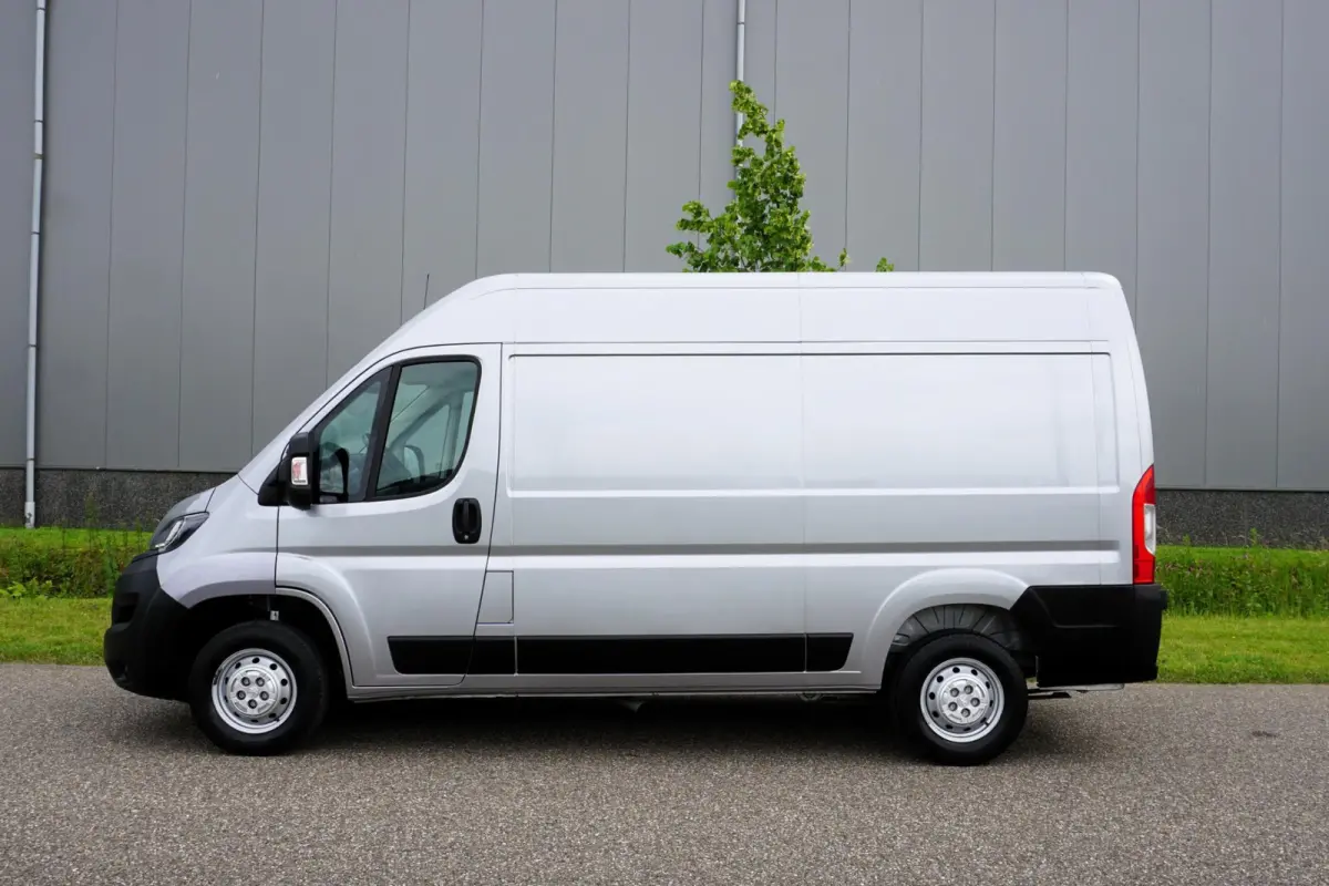 335 2.2 BlueHDi 140 L2H2 Premium in Topstaat |1e eigenaar |Camera |Cruise |Navi |140 pk |3500 KG |BPM vrij |Mooie camperbasis |Metallic lak |Parkeersensoren |EURO6D