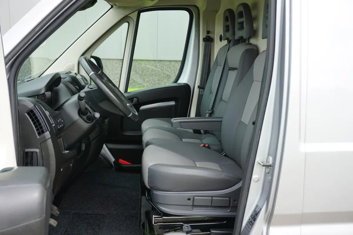 335 2.2 BlueHDi 140 L2H2 Premium in Topstaat |1e eigenaar |Camera |Cruise |Navi |140 pk |3500 KG |BPM vrij |Mooie camperbasis |Metallic lak |Parkeersensoren |EURO6D