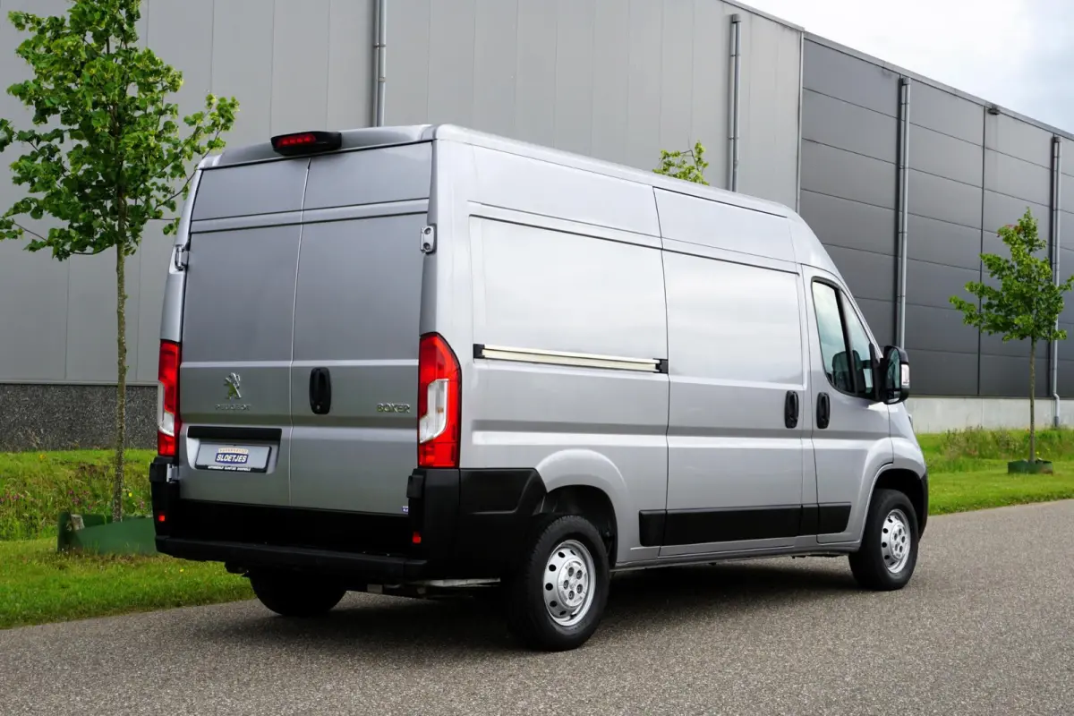 335 2.2 BlueHDi 140 L2H2 Premium in Topstaat |1e eigenaar |Camera |Cruise |Navi |140 pk |3500 KG |BPM vrij |Mooie camperbasis |Metallic lak |Parkeersensoren |EURO6D