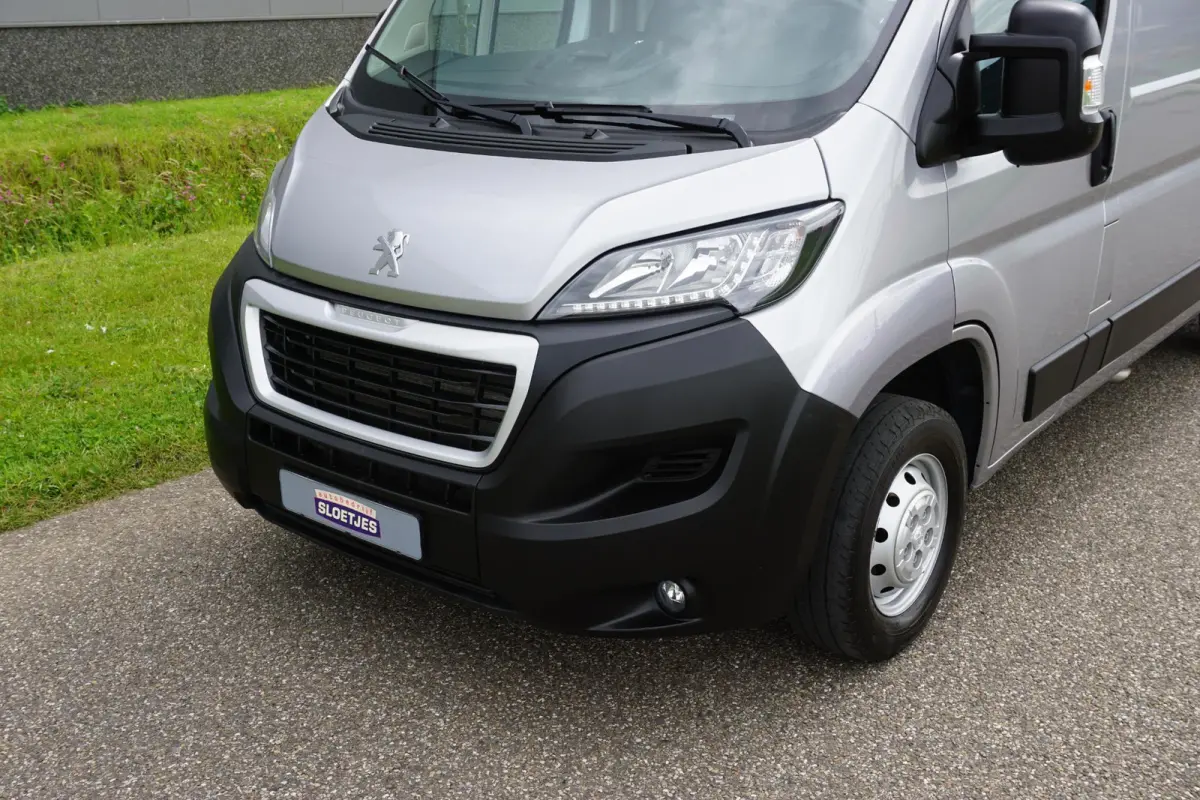 335 2.2 BlueHDi 140 L2H2 Premium in Topstaat |1e eigenaar |Camera |Cruise |Navi |140 pk |3500 KG |BPM vrij |Mooie camperbasis |Metallic lak |Parkeersensoren |EURO6D