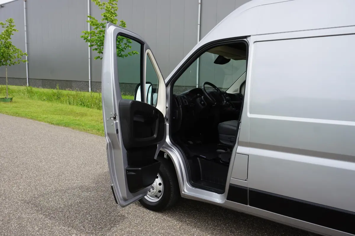 335 2.2 BlueHDi 140 L2H2 Premium in Topstaat |1e eigenaar |Camera |Cruise |Navi |140 pk |3500 KG |BPM vrij |Mooie camperbasis |Metallic lak |Parkeersensoren |EURO6D