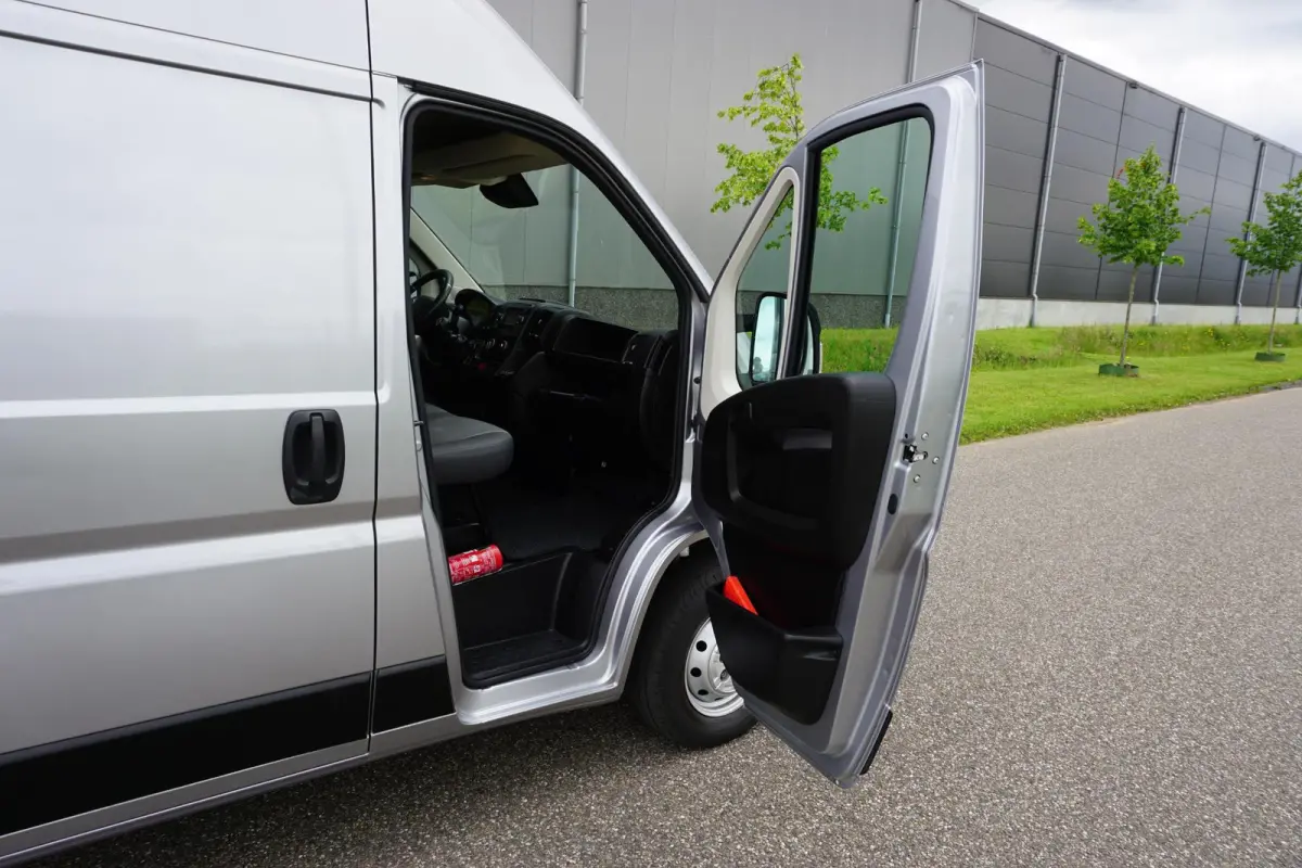 335 2.2 BlueHDi 140 L2H2 Premium in Topstaat |1e eigenaar |Camera |Cruise |Navi |140 pk |3500 KG |BPM vrij |Mooie camperbasis |Metallic lak |Parkeersensoren |EURO6D