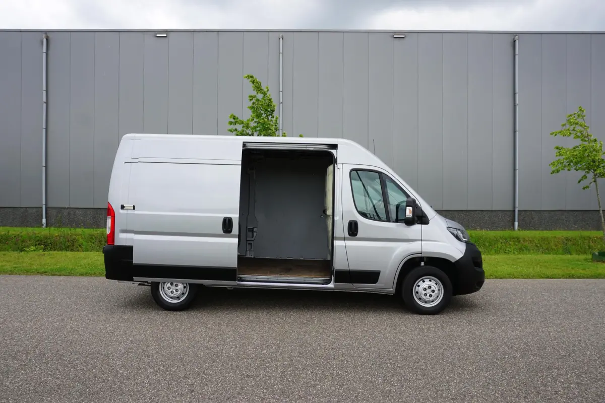 335 2.2 BlueHDi 140 L2H2 Premium in Topstaat |1e eigenaar |Camera |Cruise |Navi |140 pk |3500 KG |BPM vrij |Mooie camperbasis |Metallic lak |Parkeersensoren |EURO6D