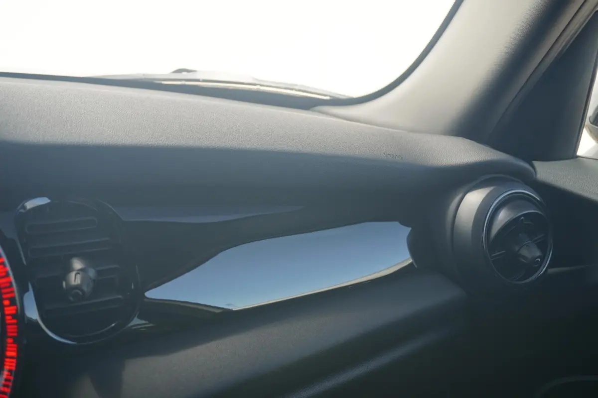 Cooper John Cooper Works Uitvoering | Harman Kardon | Panoramadak | Driving Assistant | Achteruitrijcamera | Stoel & Stuur verwarming