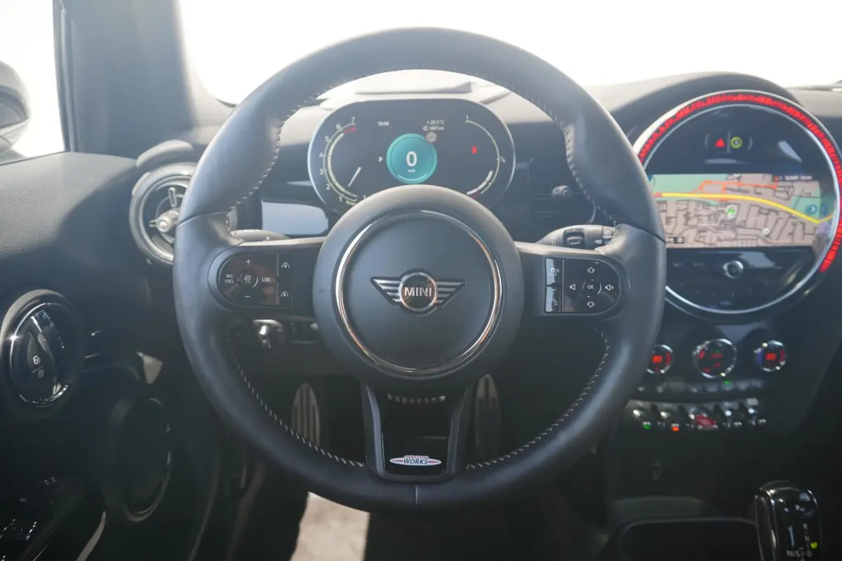 Cooper John Cooper Works Uitvoering | Harman Kardon | Panoramadak | Driving Assistant | Achteruitrijcamera | Stoel & Stuur verwarming