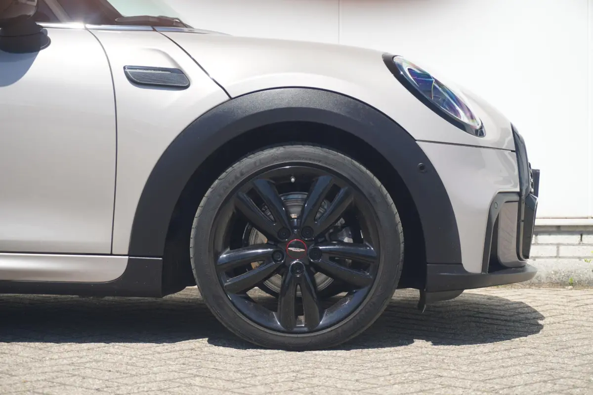 Cooper John Cooper Works Uitvoering | Harman Kardon | Panoramadak | Driving Assistant | Achteruitrijcamera | Stoel & Stuur verwarming
