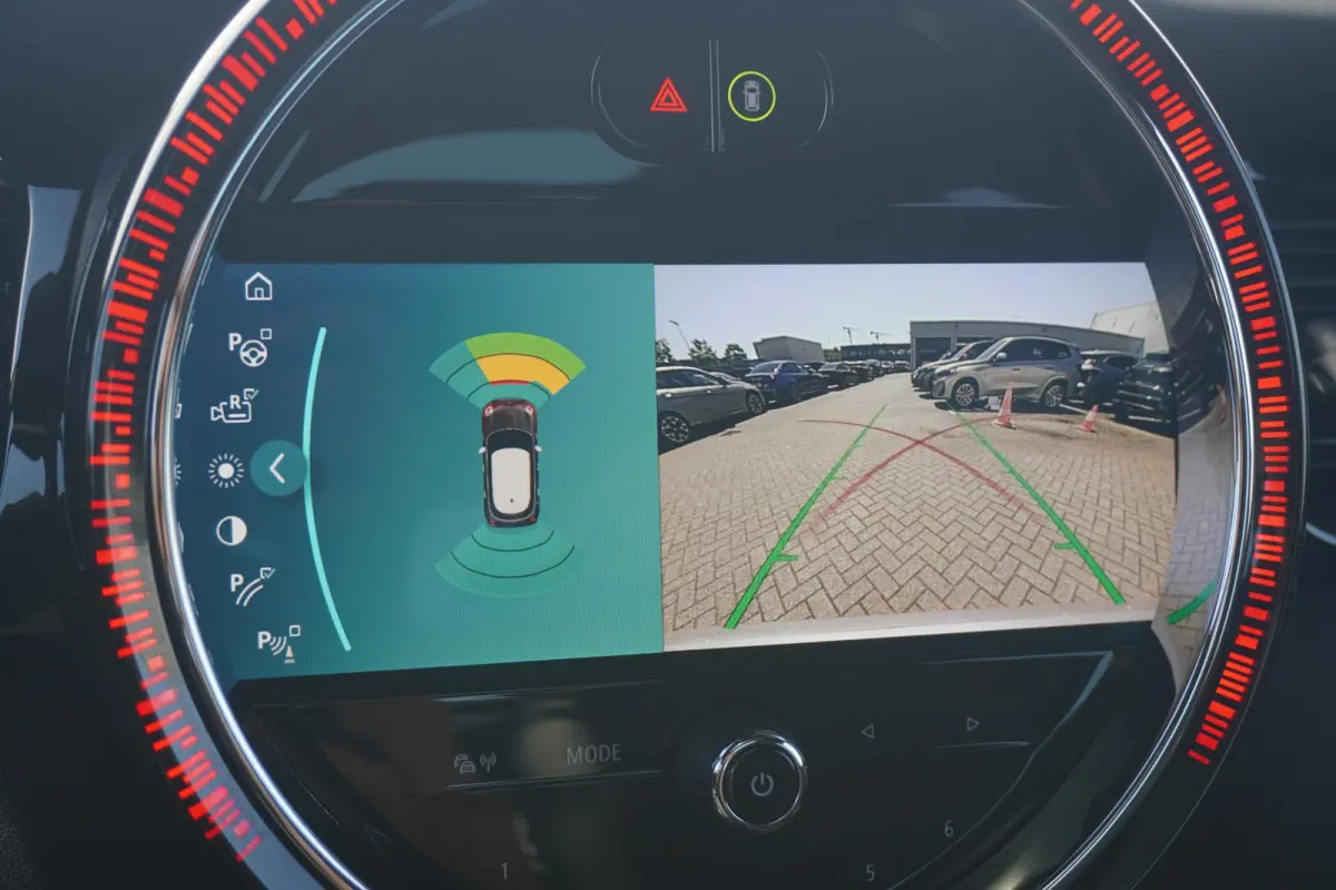 Cooper John Cooper Works Uitvoering | Harman Kardon | Panoramadak | Driving Assistant | Achteruitrijcamera | Stoel & Stuur verwarming