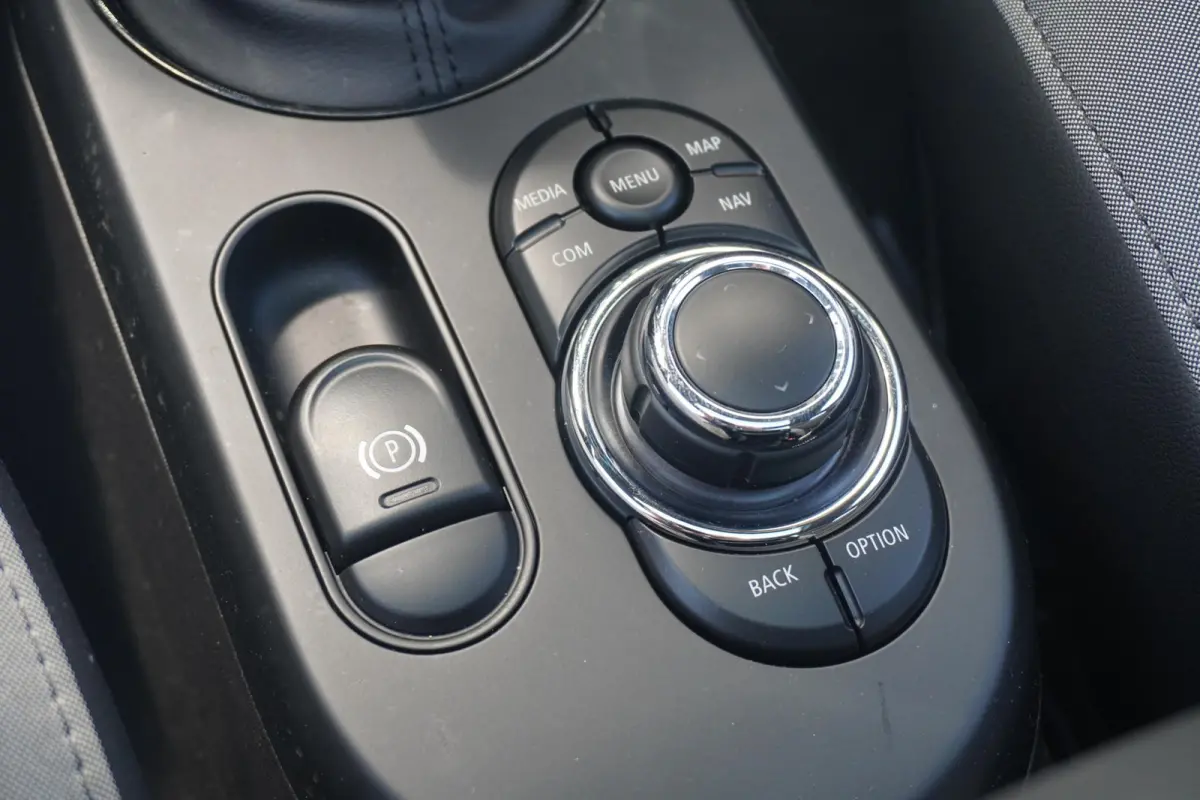 Cooper John Cooper Works Uitvoering | Harman Kardon | Panoramadak | Driving Assistant | Achteruitrijcamera | Stoel & Stuur verwarming
