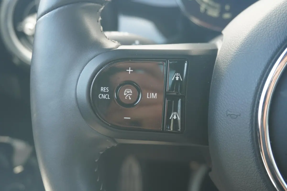 Cooper John Cooper Works Uitvoering | Harman Kardon | Panoramadak | Driving Assistant | Achteruitrijcamera | Stoel & Stuur verwarming