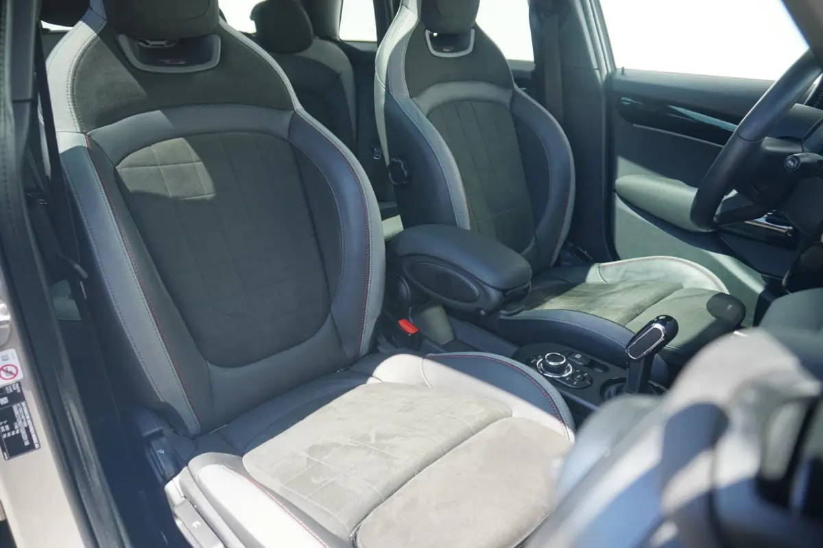 Cooper John Cooper Works Uitvoering | Harman Kardon | Panoramadak | Driving Assistant | Achteruitrijcamera | Stoel & Stuur verwarming