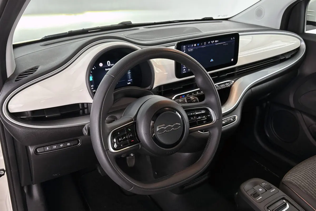 Icon 42 kWh Stoelverwarming 17'' Diamantfinish Velgen Cruise control