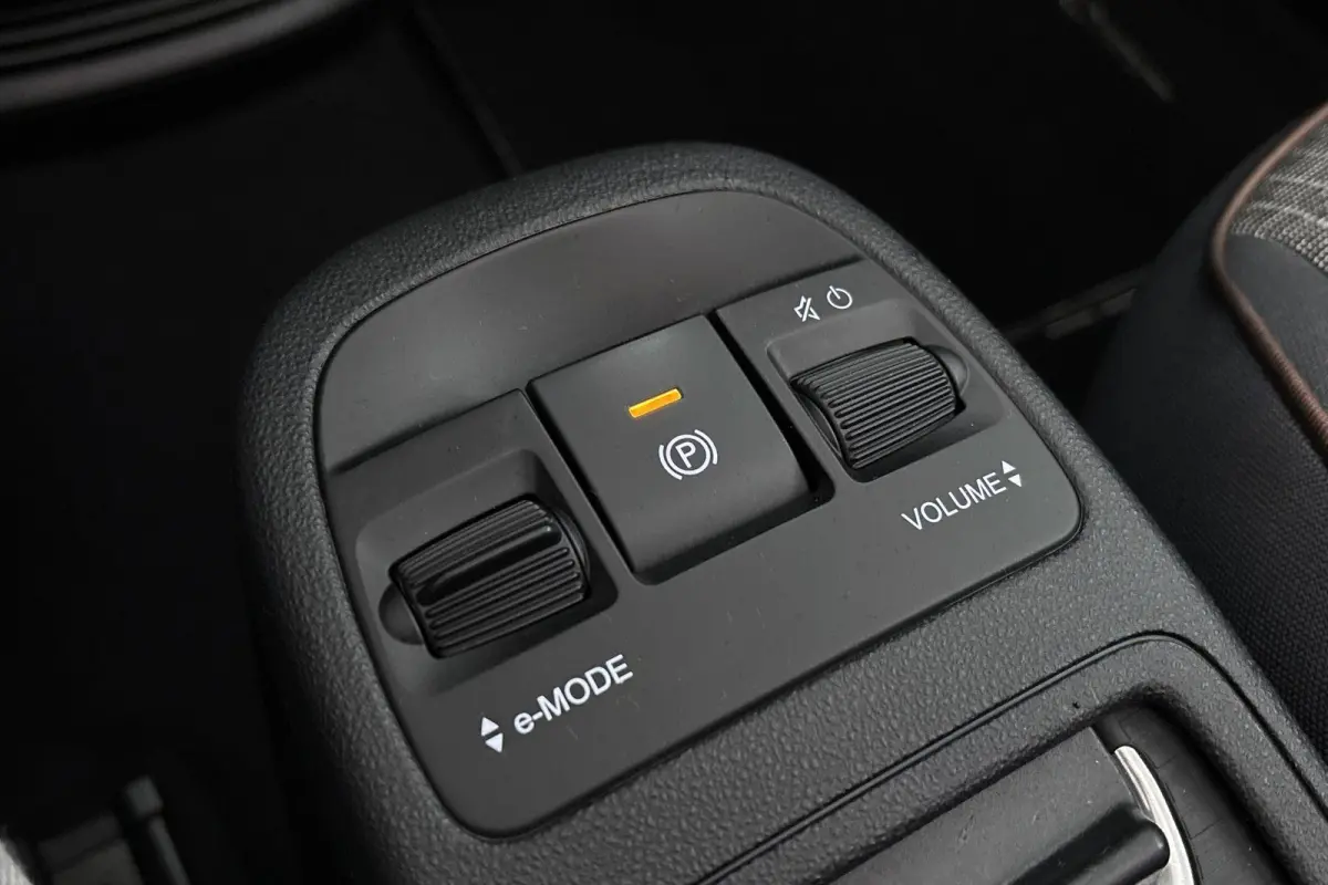 Icon 42 kWh Stoelverwarming 17'' Diamantfinish Velgen Cruise control