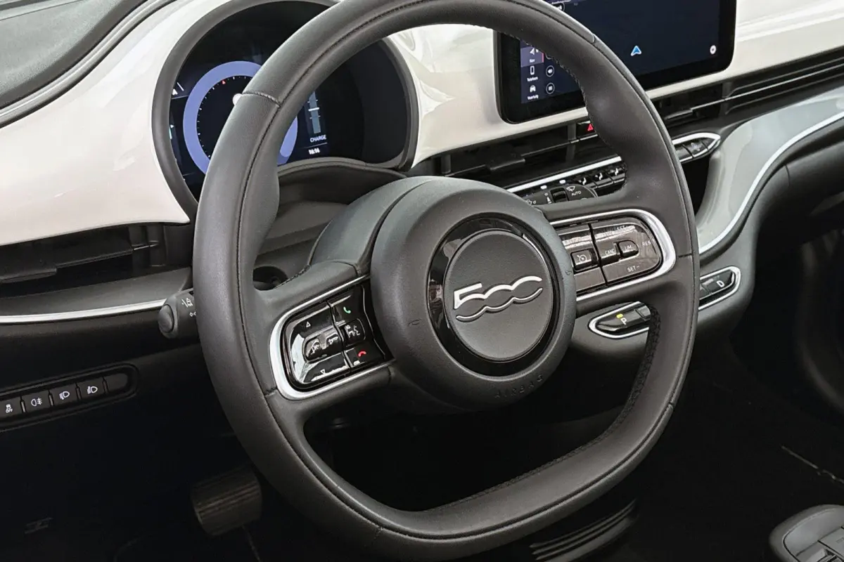 Icon 42 kWh Stoelverwarming 17'' Diamantfinish Velgen Cruise control