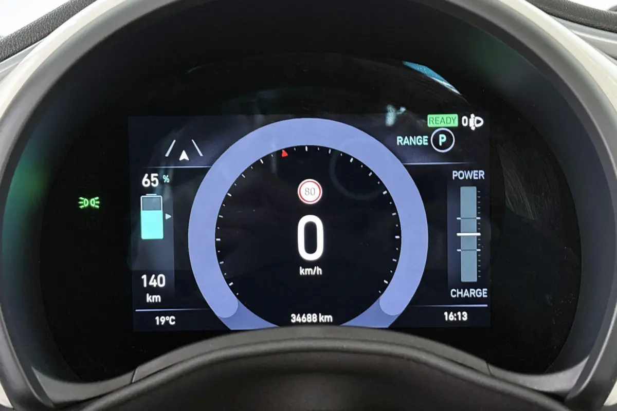 Icon 42 kWh Stoelverwarming 17'' Diamantfinish Velgen Cruise control
