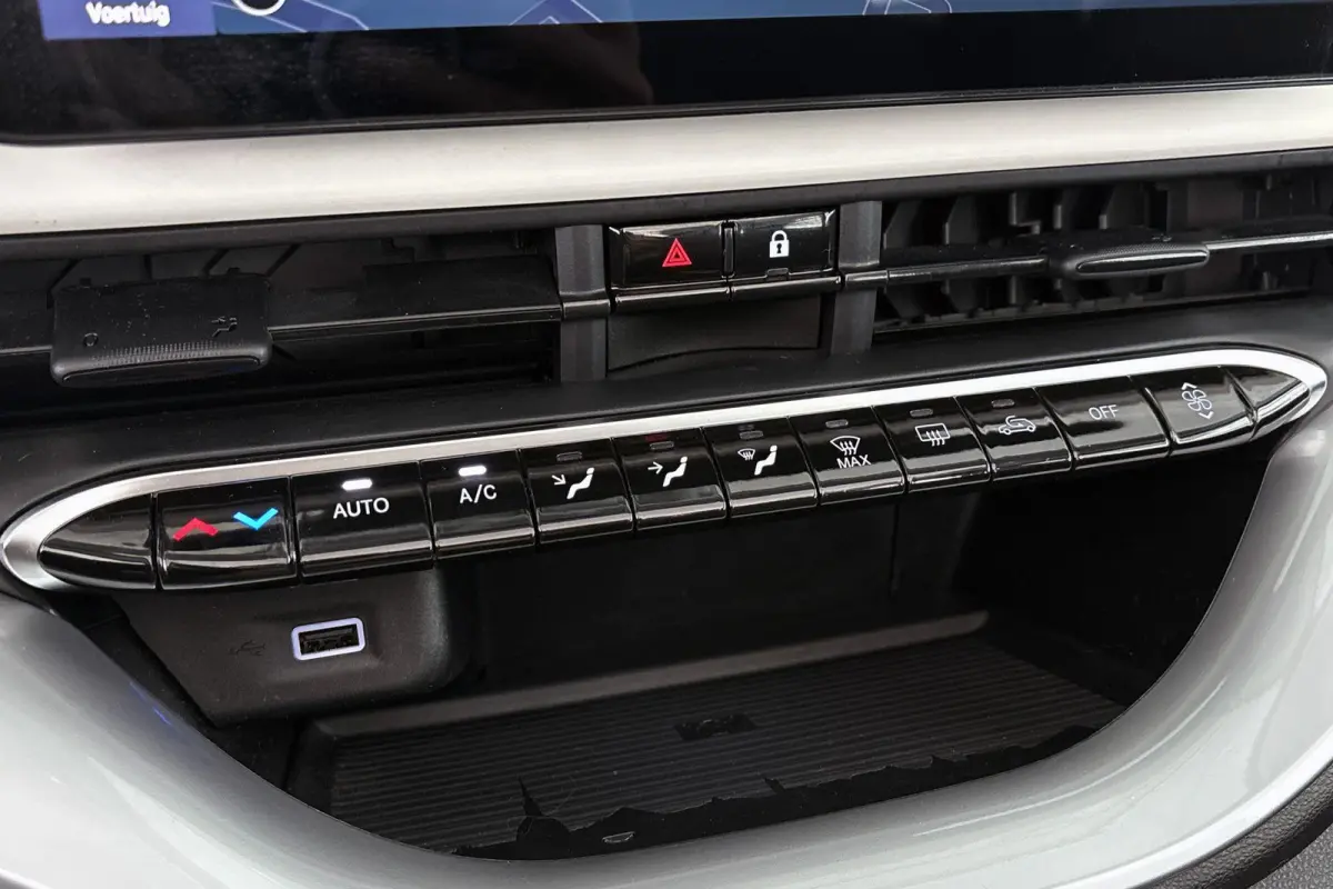 Icon 42 kWh Stoelverwarming 17'' Diamantfinish Velgen Cruise control