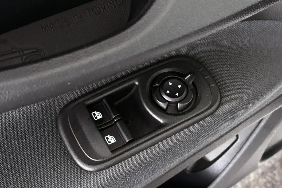 Icon 42 kWh Stoelverwarming 17'' Diamantfinish Velgen Cruise control