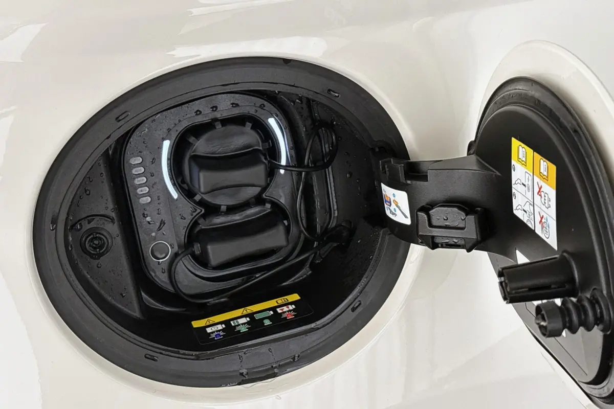 Icon 42 kWh Stoelverwarming 17'' Diamantfinish Velgen Cruise control