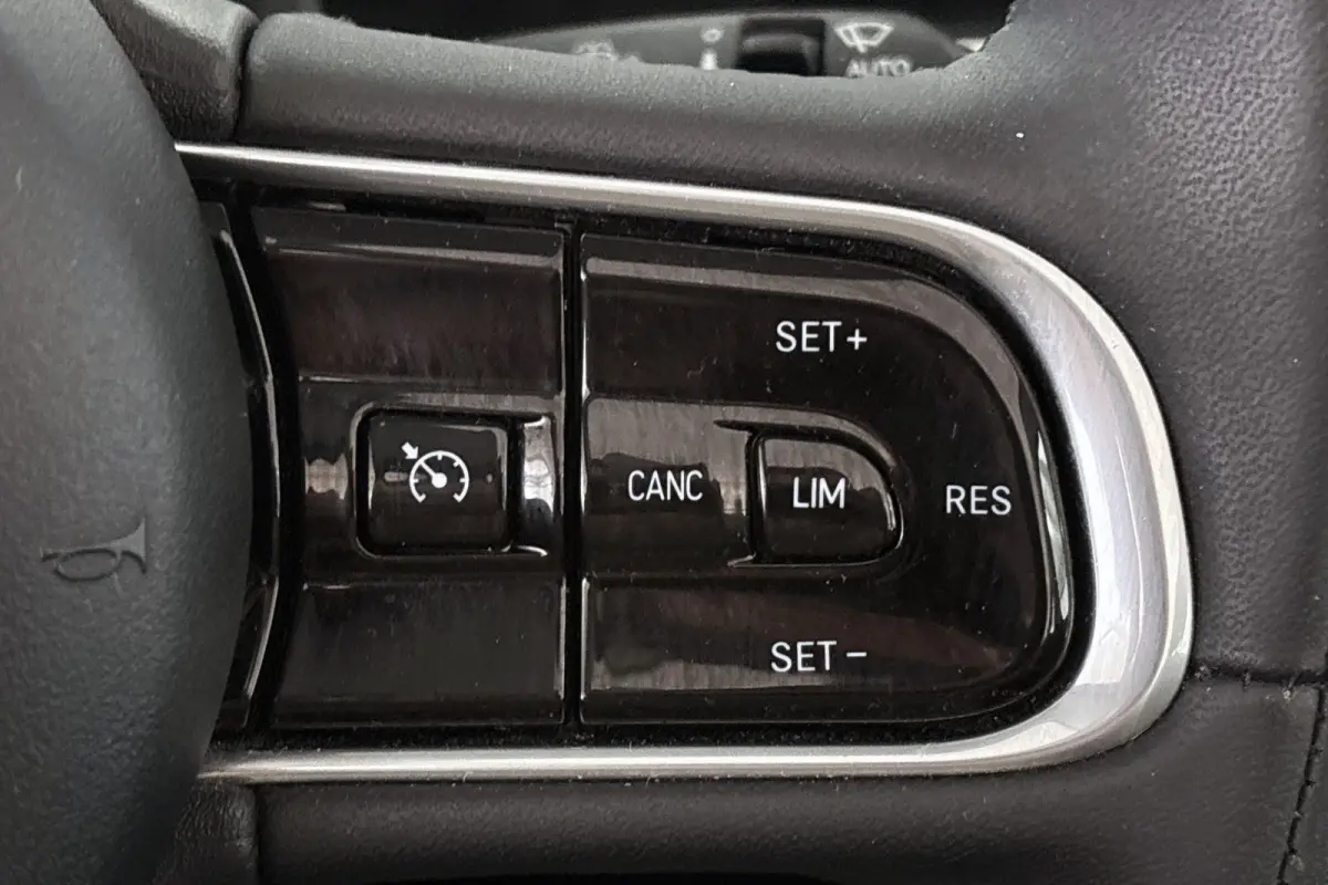 Icon 42 kWh Stoelverwarming 17'' Diamantfinish Velgen Cruise control