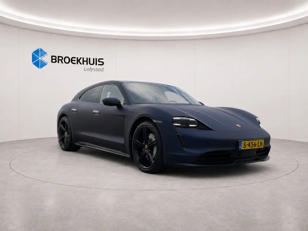 93KWH 475PK PERFORMANCE / LED MATRIX / PERFORMANCE BATTERY / PORSCHE SERVICE BUNDEL / PANO. DAK / BOSE SOUNDSYSTEM / ADAPT. CRUISE / LUCHTVERING / NL AUTO / UNIEK !!
