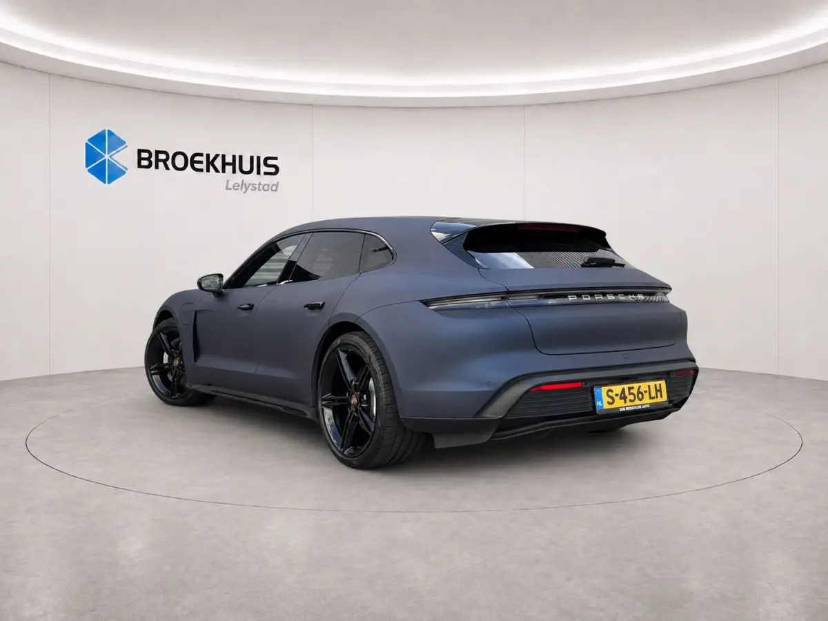 93KWH 475PK PERFORMANCE / LED MATRIX / PERFORMANCE BATTERY / PORSCHE SERVICE BUNDEL / PANO. DAK / BOSE SOUNDSYSTEM / ADAPT. CRUISE / LUCHTVERING / NL AUTO / UNIEK !!