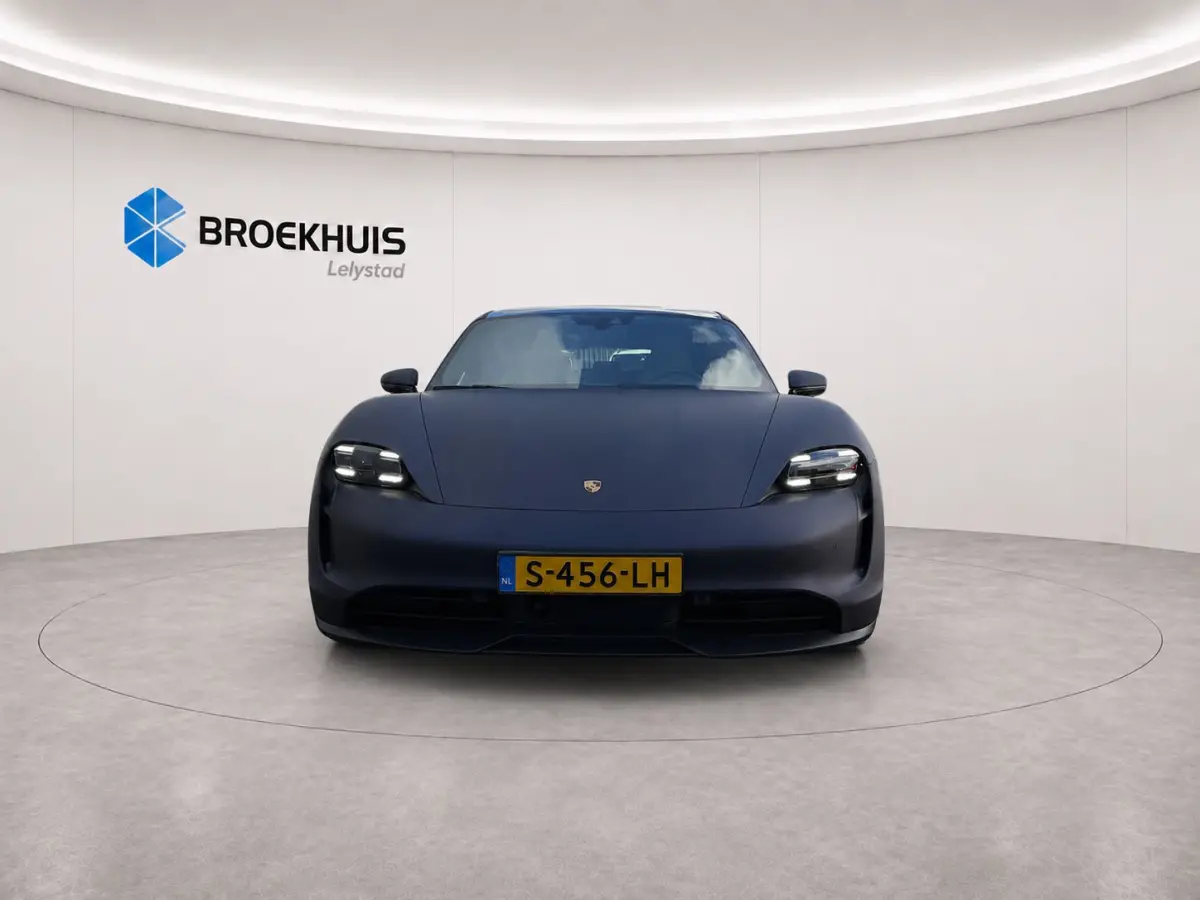 93KWH 475PK PERFORMANCE / LED MATRIX / PERFORMANCE BATTERY / PORSCHE SERVICE BUNDEL / PANO. DAK / BOSE SOUNDSYSTEM / ADAPT. CRUISE / LUCHTVERING / NL AUTO / UNIEK !!